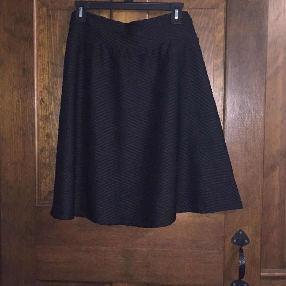 Black textured skirt with ribbon tie in the back